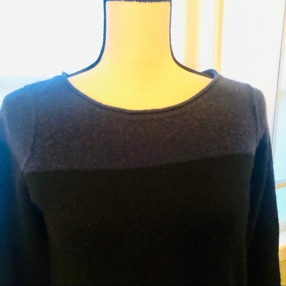 Club Monaco Sweater Cashmere Pullover Blue and Black Colorblock FLAWS size Small - Picture 3 of 16